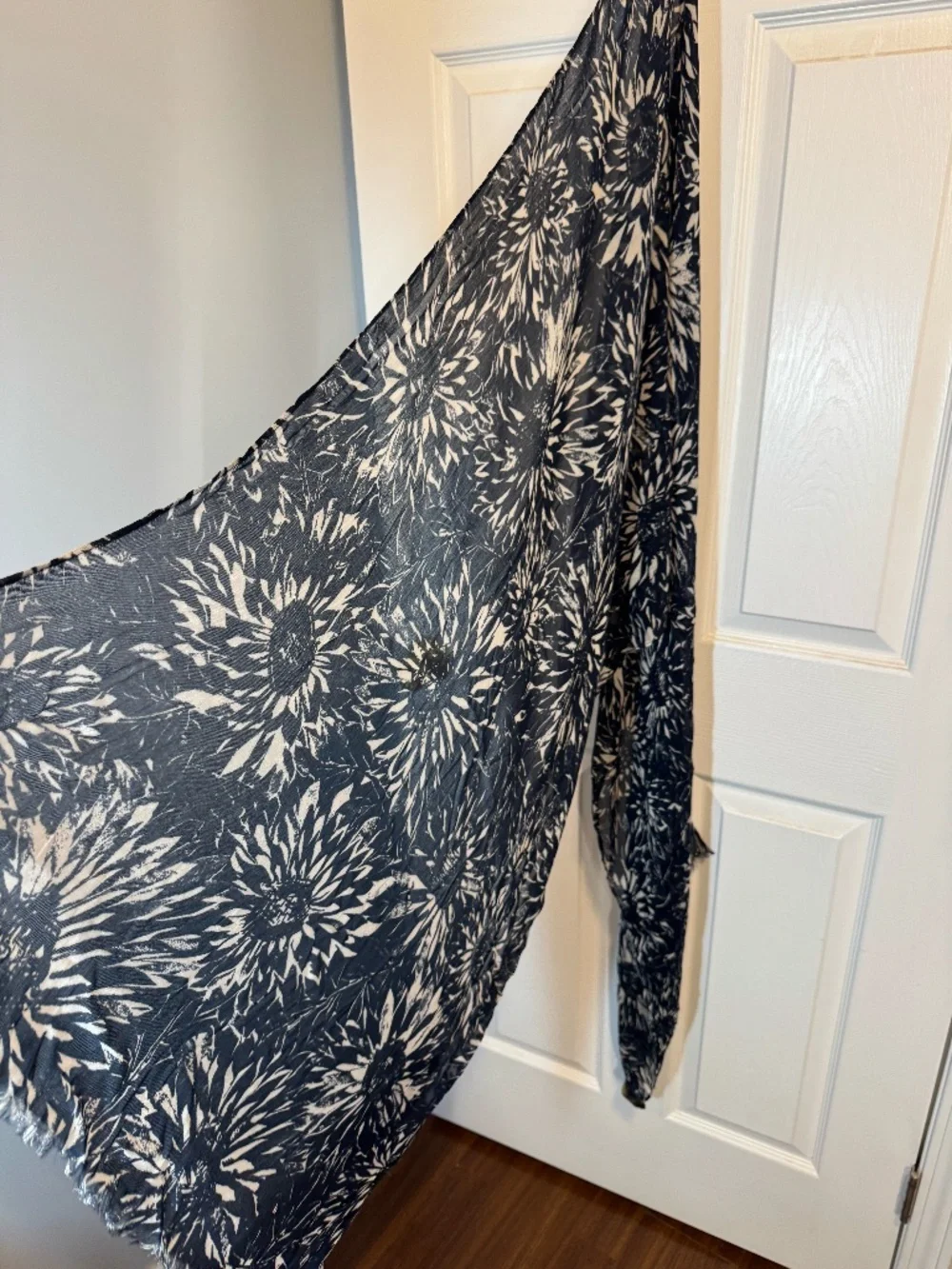 Patricia Nash Sunflower Print Oversized Scarf Wrap Navy Ivory 100% Viscose
